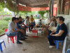 Đ/c Hoàng Văn Thái - PCT UBND huyện Quỳ Hợp thăm tặng quà người có công tại xóm Minh Cầu
