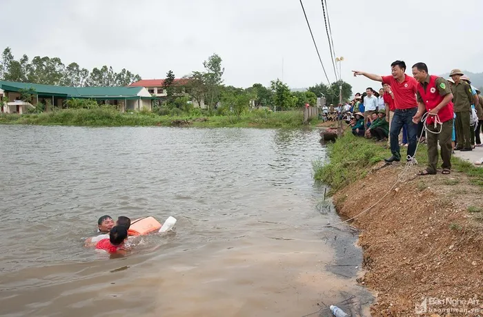 Một buổi diễn tập cứu người đuối nước ( Ảnh tư liệu )