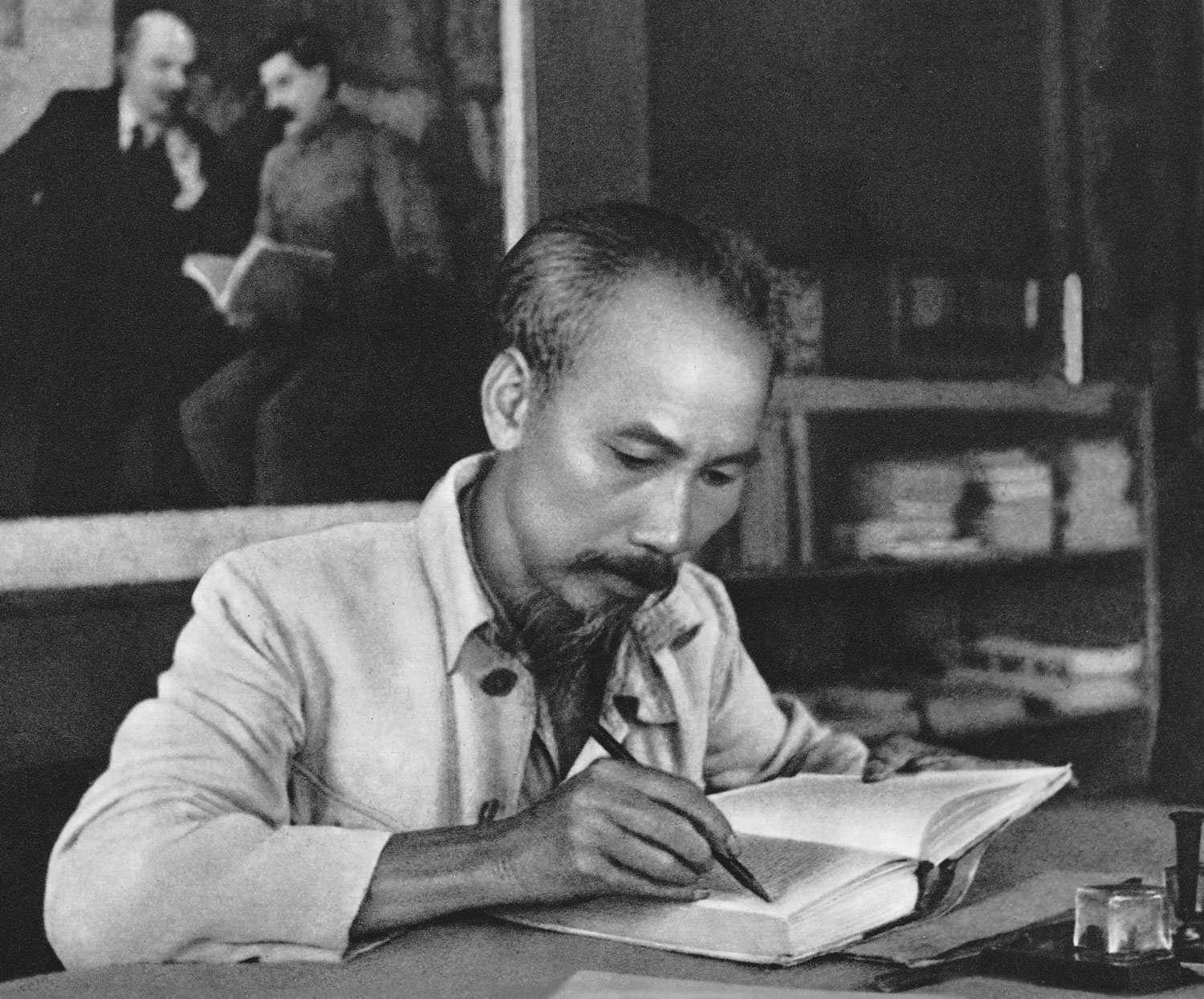 KỶ NIỆM 133 NĂM NGÀY SINH CHỦ TỊCH HỒ CHÍ MINH (19/5/1890 - 19/5/2023): TƯ TƯỞNG HỒ CHÍ MINH SOI SÁNG CON ĐƯỜNG CÁCH MẠNG VIỆT NAM